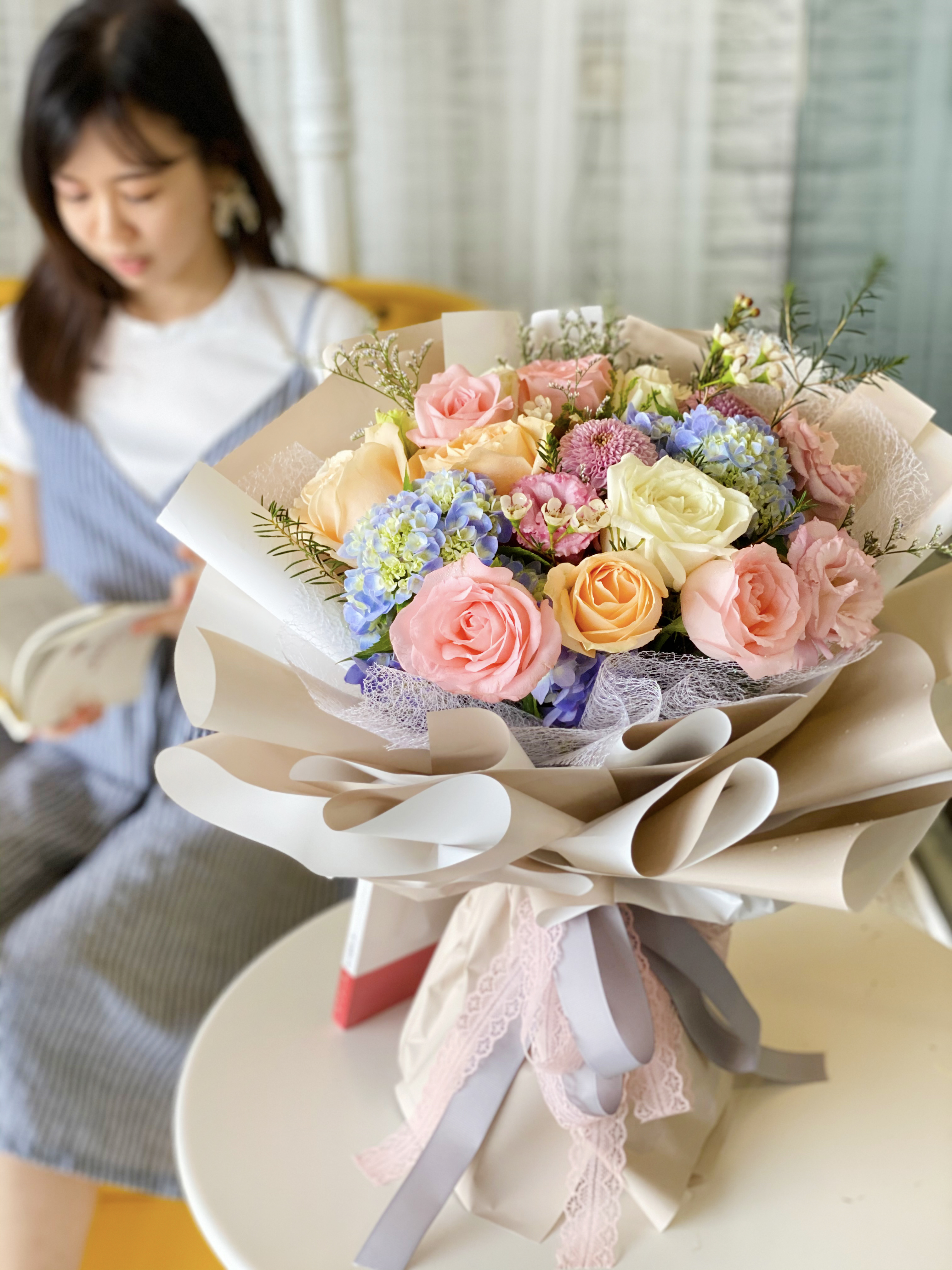 Feminine - Freeland Floral thumbnail 1