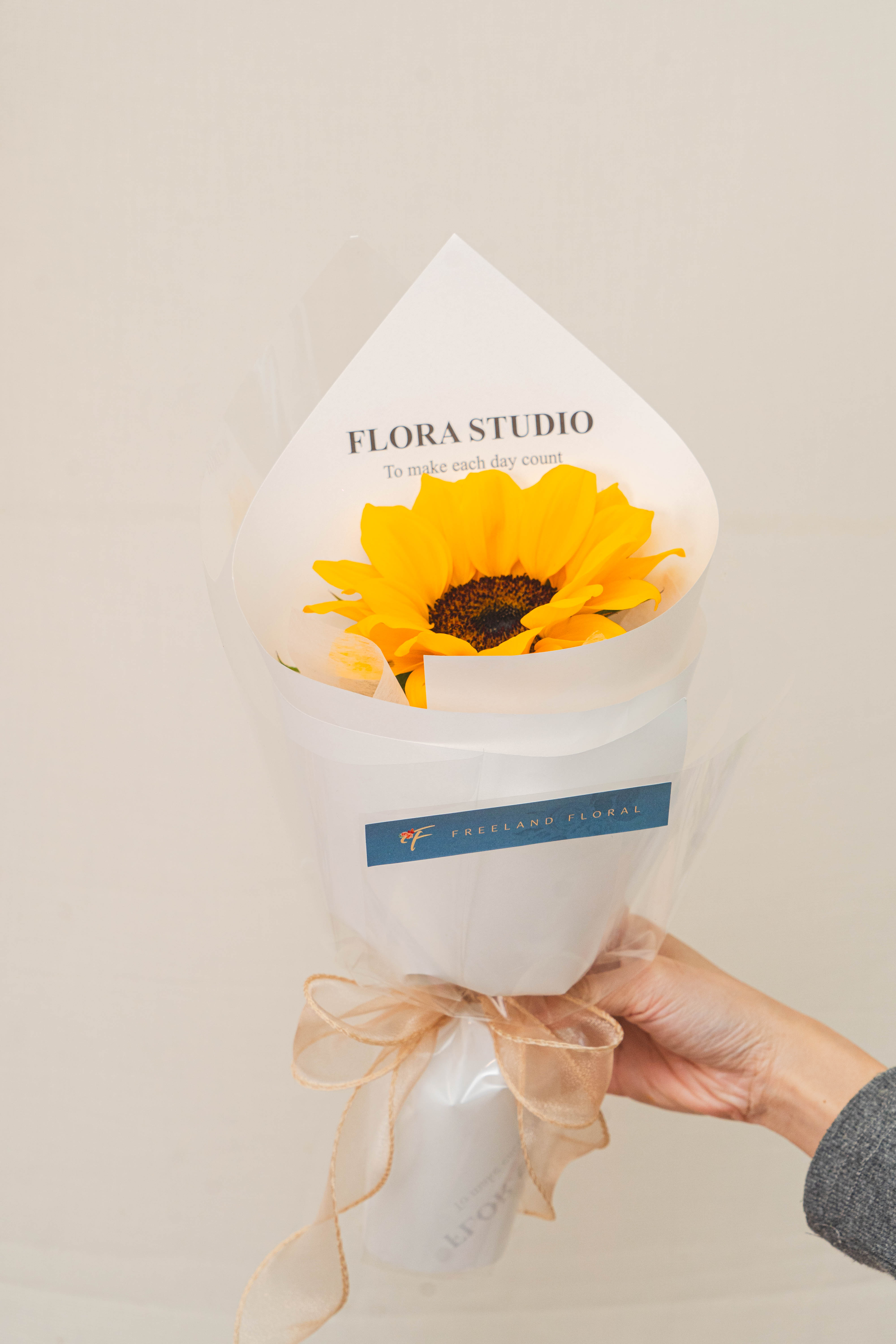 Single Sunflower Elegant Bouquet - Freeland Floral thumbnail 1
