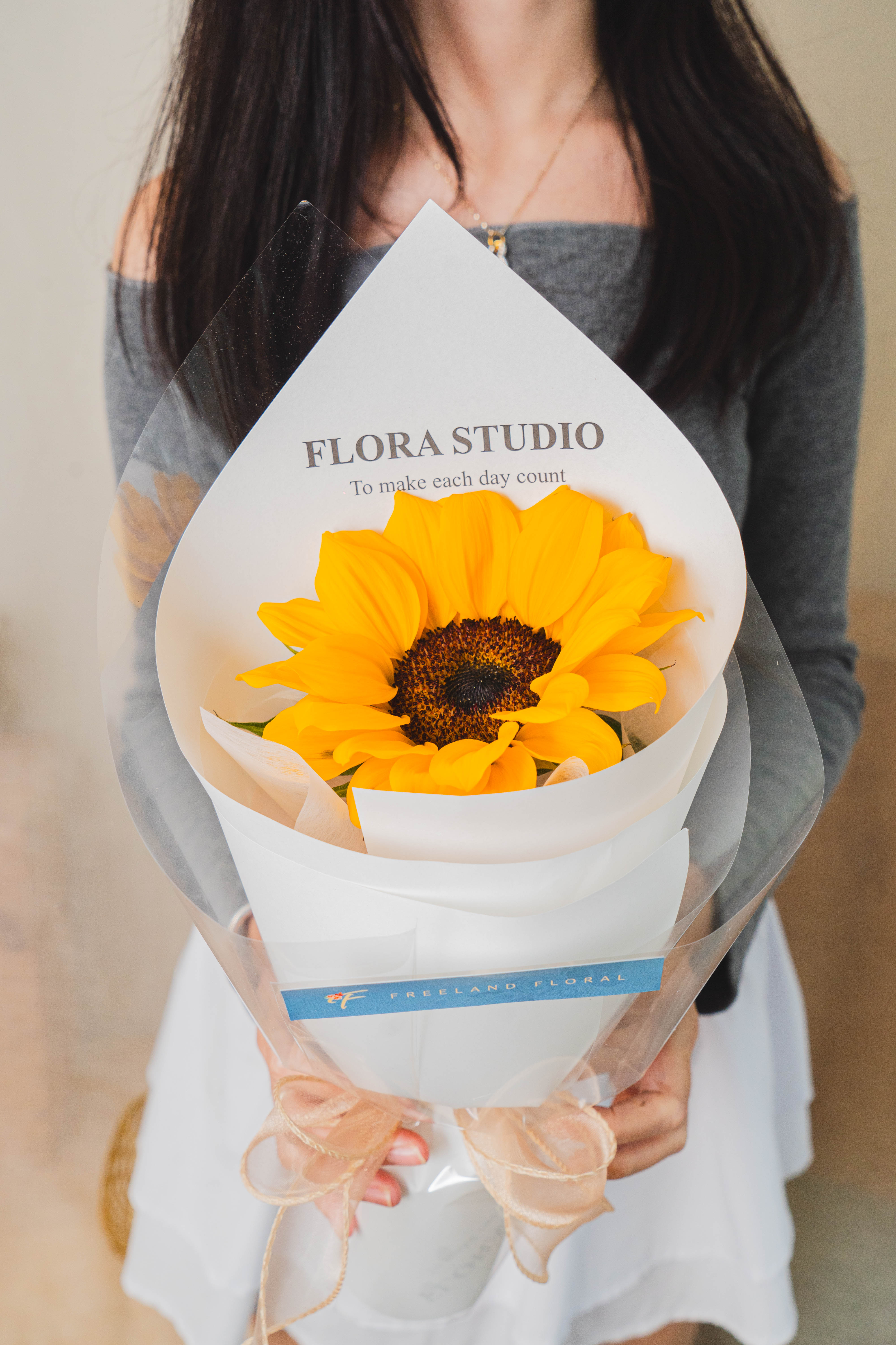 Single Sunflower Elegant Bouquet - Freeland Floral thumbnail 3