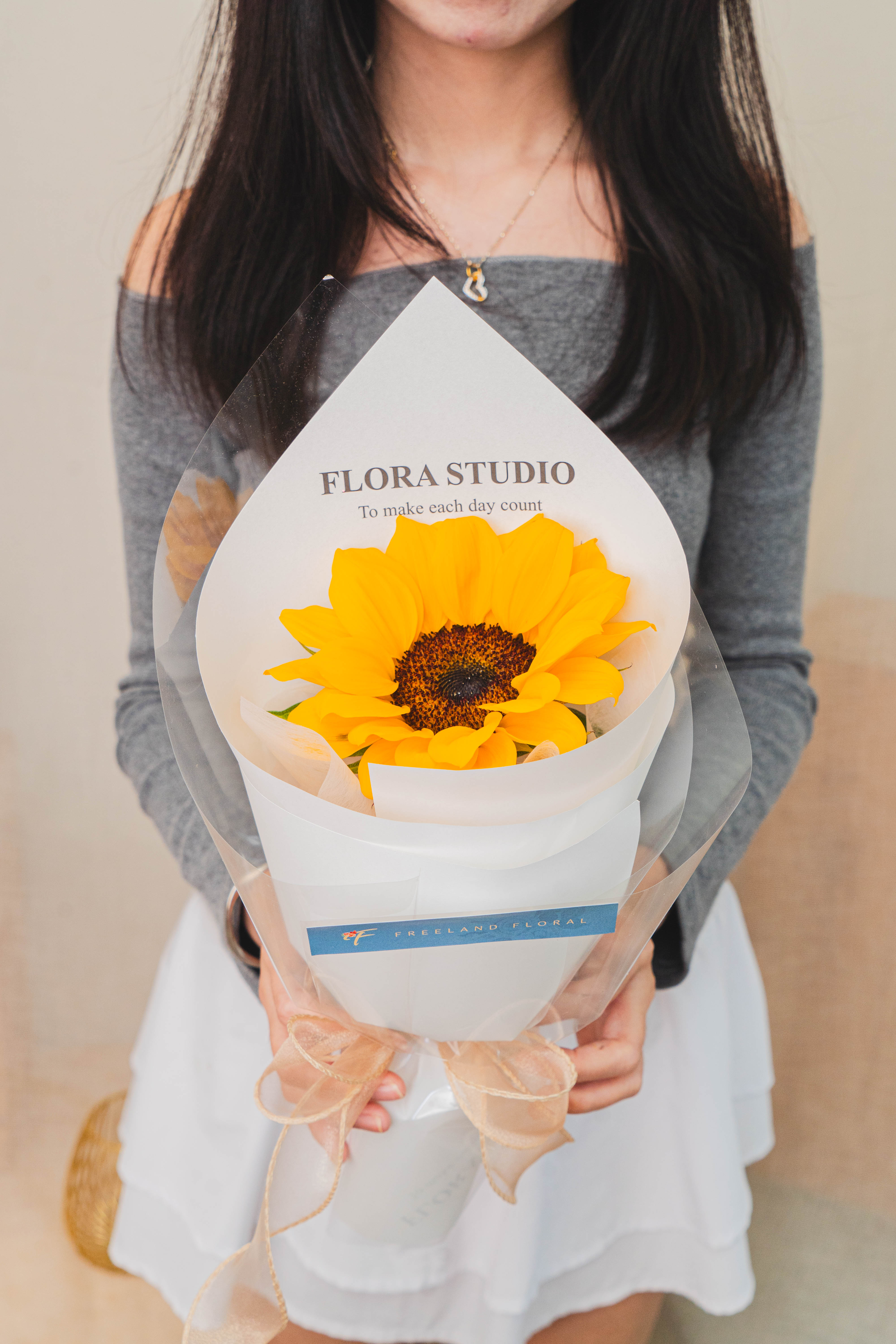 Single Sunflower Elegant Bouquet - Freeland Floral thumbnail 2